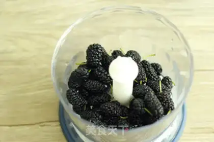 Make Blackberry ice cream step 1