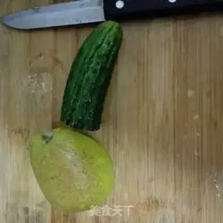 Make Pear cucumber juice step 0