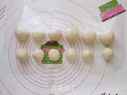 Make Fresh meat mooncake step 5