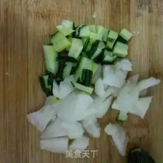 Make Pear cucumber juice step 1