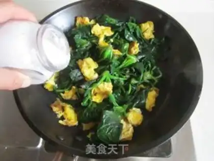 Make Spinach fried eggs step 6