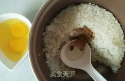 Make Five eggs of fried rice step 0