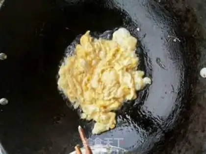 Make Five eggs of fried rice step 3
