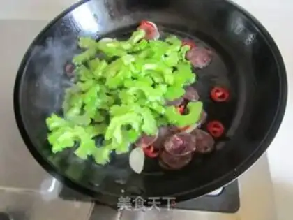 Make Sausage fried bitter melon step 5