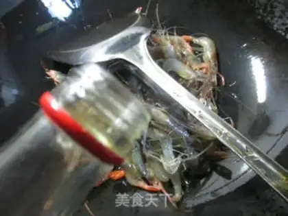 Make Scrambled and scrawled shrimp step 1