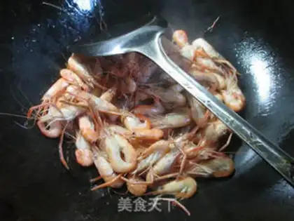 Make Scrambled and scrawled shrimp step 2