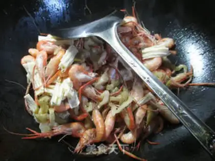 Make Scrambled and scrawled shrimp step 3