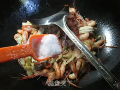 Make Scrambled and scrawled shrimp step 4