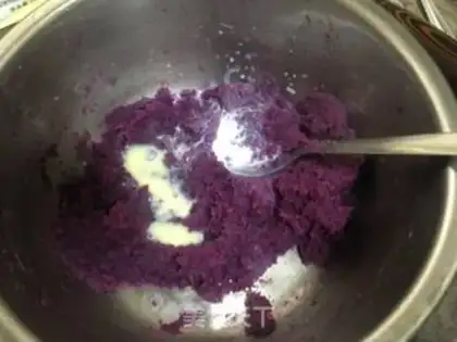 Make Spaghetti cheeseball step 1