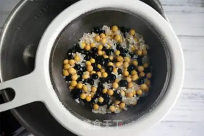 Make Black bean soybeans step 1