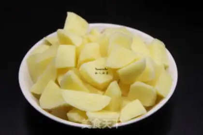 Make Four seasons of potato stew step 1