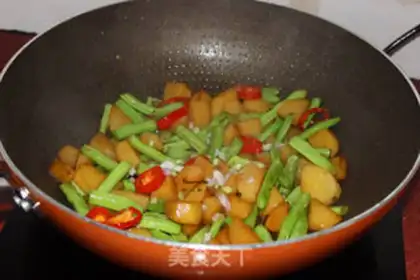 Make Four seasons of potato stew step 6