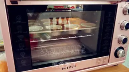 Make SpongeBob cake step 10