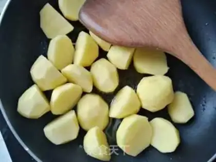Make Black pepper sauce, steak potatoes step 3