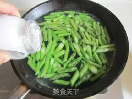 Make Eggs step 1