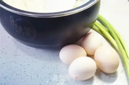Make Garlic egg fried rice step 0