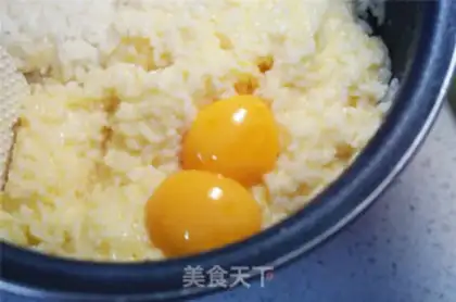 Make Garlic egg fried rice step 1