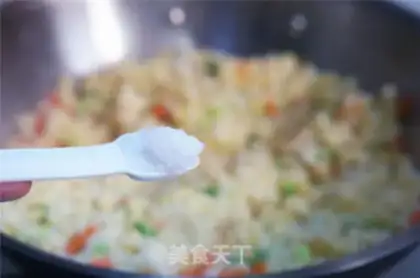 Make Garlic egg fried rice step 6