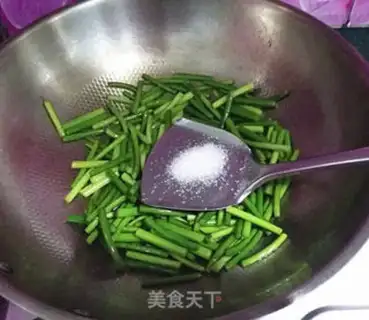 Make Garlic fried sausage step 4