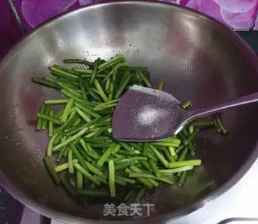 Make Garlic fried sausage step 5