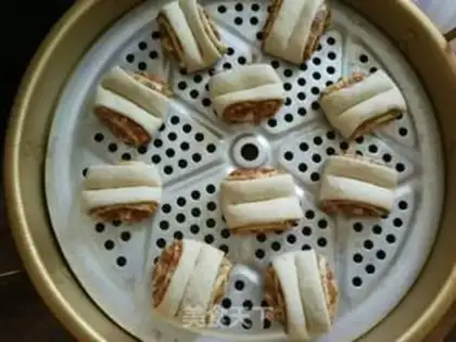 Make Onion pork roll step 9