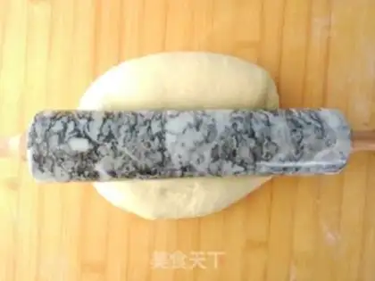 Make Maxine squeezes bread step 6