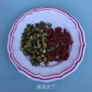 Make A tea with chrysanthemum step 0