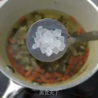 Make A tea with chrysanthemum step 2