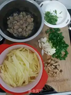 Make A bouquet with potatoes soup step 1