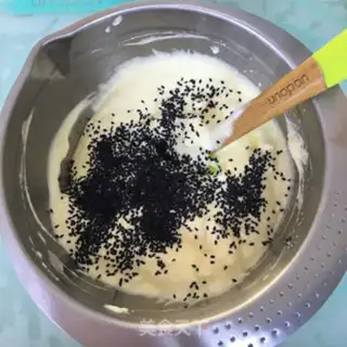 Make Black sesame ricin cake step 7