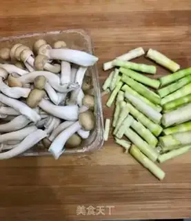 Make Homemade chicken claws step 1