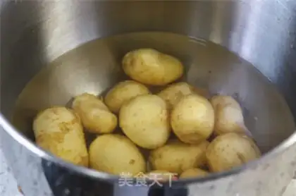 Make Cracked potatoes step 1