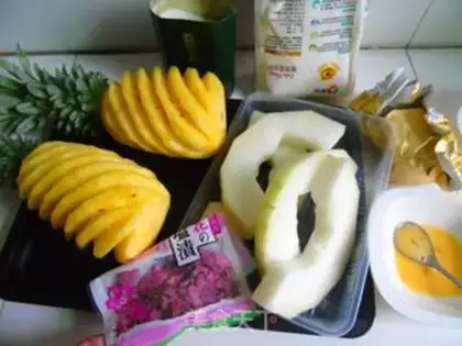 Make The cherry pineapple step 0