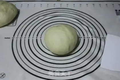 Make Japanese milk bean bread step 2