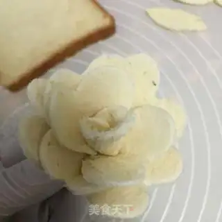 Make Toast roses step 6
