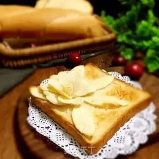 Make Toast roses step 11