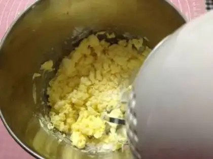 Make Cranberry pound cake step 2