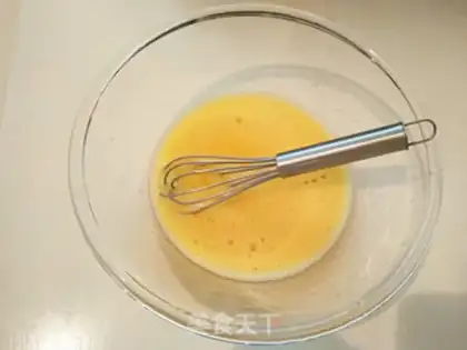 Make Six-inch velvet twirl cake step 1