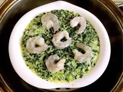 Make Spinach shrimp spa eggs step 6