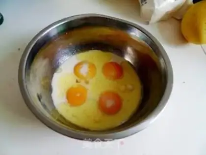 Make Fruit box cake step 1