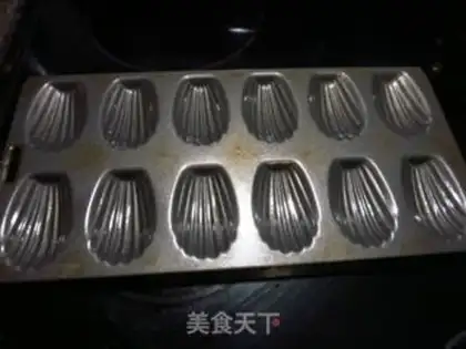 Make Cranberry Madeleine step 4