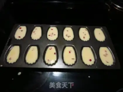 Make Cranberry Madeleine step 5