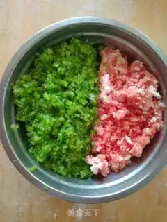 Make Celery meat buns step 5