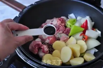 Make Xinjiang chicken step 8