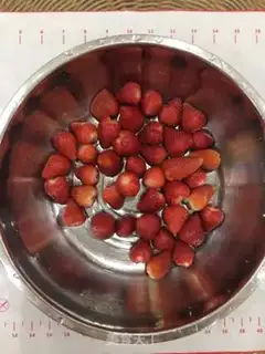 Make Strawberry sauce step 0