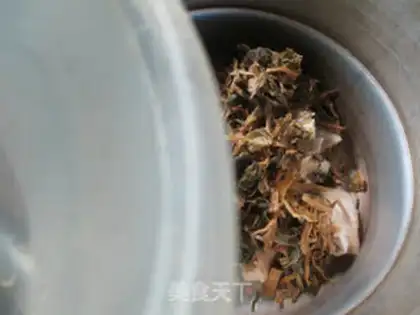 Make Plum-dry pig hoof step 2