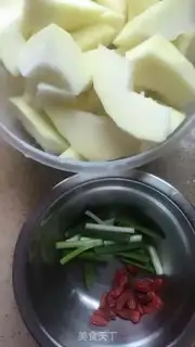 Make Pumpkin-bone peanut soup step 1