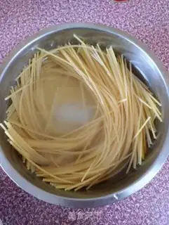 Make Black pepper chicken wing pasta step 1