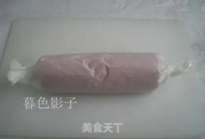 Make Red velvet cream rolls step 14