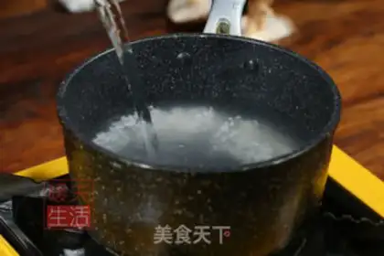 Make Porridge of mushroom shrimp step 0
